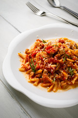 Malloreddus alla Campidanese, tipico piatto sardo di pasta condita con sugo di salsiccia e pecorino 