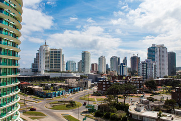 Vista dos prédios de Punta del Este num dia de sol, Uruguai