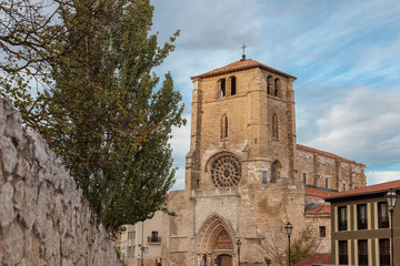 Fototapeta na wymiar El gótico en Burgos