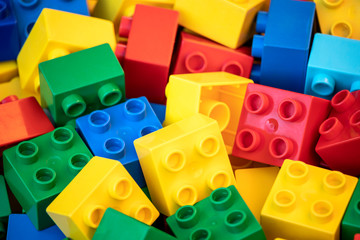 Obraz premium Many colorful plastic building blocks toy bricks