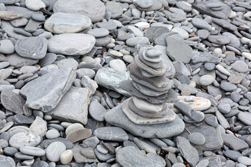 Fototapeta na wymiar Pyramid of flat stones on the beach