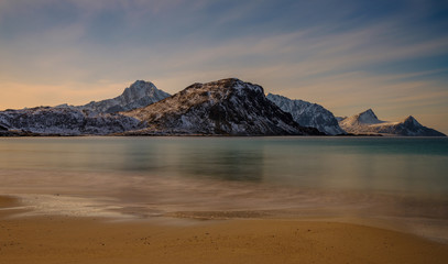 Obraz premium Long expo shot at Auckland Beach in Lofoten