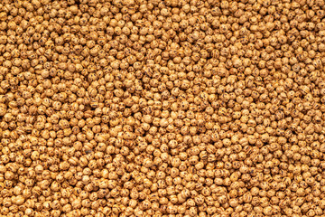 roasted chickpeas are sold in the market