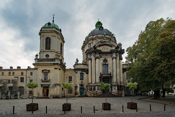 Fototapeta na wymiar Die Kathedrale des Dominikanerordens in Lemberg in der Ukraine 