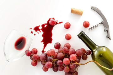 Wine taste and red wine grapes, close-up