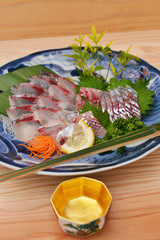 関アジの刺身と日本酒