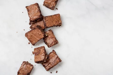 Brownies Chocolate Brownie Cake Draufsicht Flatlay auf Marmorhintergrund © graham