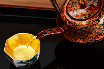 金杯で日本酒をいただく