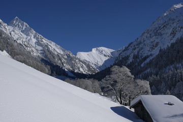 Fototapeta na wymiar Bayern, Winterlandschaft mit Schnee in den Alpen 