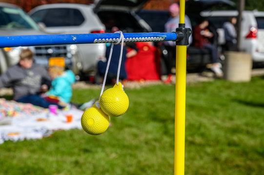 Ball Toss Ladder Game With Game Piece