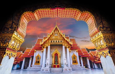 Erstaunliche thailändische touristische ReligionsattraktionenWat Benchamabophit oder Marmortempel in Bangkok, Thailand © chalermphon