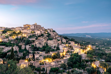 Fototapeta na wymiar Sonnenuntergang über Gordes in der Provence, Franreich
