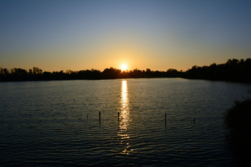 Naklejka premium Sunset at the lake