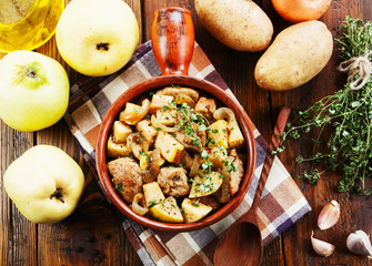 Meat baked with quince and vegetables