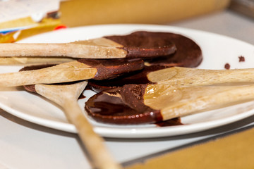 Kochlöffel mit Schokolade