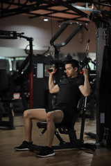 Fototapeta na wymiar Asian man exercising in the gym. fitness health body good.