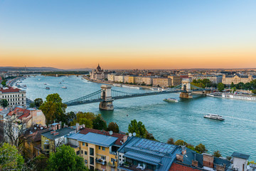 Obraz premium Budapest, Hungary - October 01, 2019: View of the Szechenyi Chain Bridge over Danube and the Hungarian Parliament Building in Budapest, Hungary