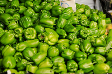 Fototapeta na wymiar Full of Green pepper in a market for background