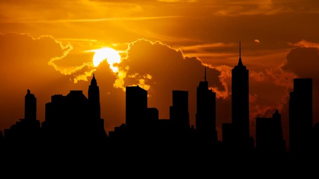 Brooklyn Skyline, Time Lapse at Sunset with Red Sun and Clodus, Manhattan, New York , USA