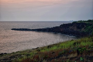 Naklejka premium sunset on coast of sea