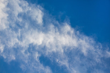 White clouds in the blue sky are diagonally arranged_