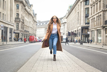 Fashionable business woman running in the street - 300750153