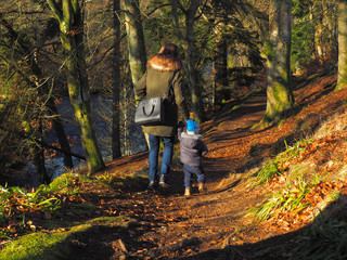 Specer nad wodospadem. © Janusz