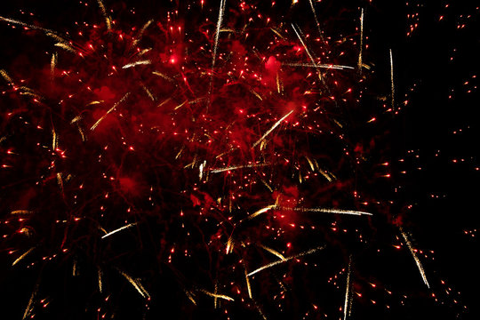 Esplosione fuoco d'artificio rosso-oro
