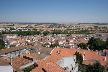 Fototapeta na wymiar Toits d'un village blanc au Portugal