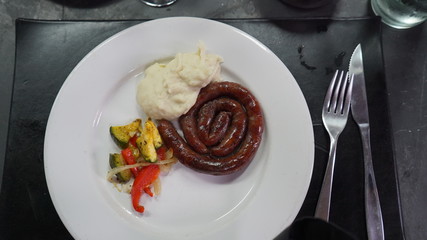 Wurst mit Kartoffelpüre