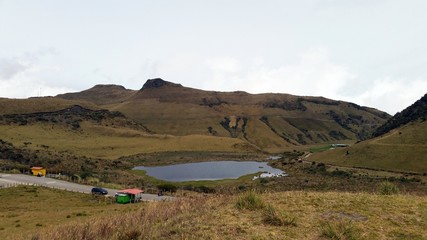 Fototapeta na wymiar Laguna en las montanas de Colombia