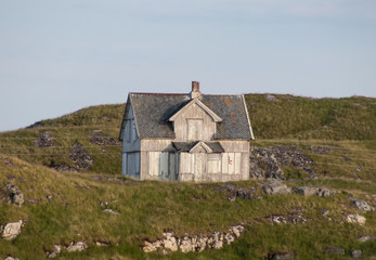 Fototapeta na wymiar verlassenes Haus auf Røst