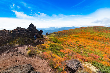 栗駒山紅葉神の絨毯の天狗岩