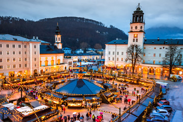 Fototapeta premium Salzburg, Austria - Christkindlmarkt, Jarmark Bożonarodzeniowy