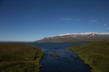 Blick auf H&oacute;psvatn und Bergmassiv