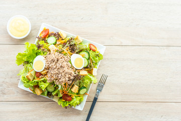 Tuna meat and eggs with fresh vegetable salad