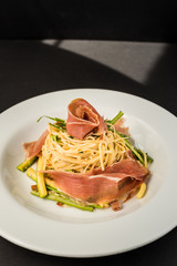 pasta con jamón y verduras