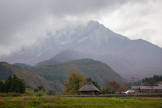 Mt.Daisen and a thatched house, tottoriかやぶき屋根と大山