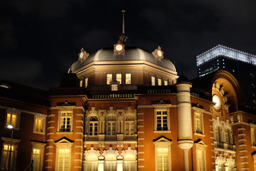 Fototapeta na wymiar Building of Tokyo railway station at night