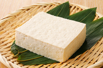 木綿豆腐　Japanese firm tofu on bamboo strainer