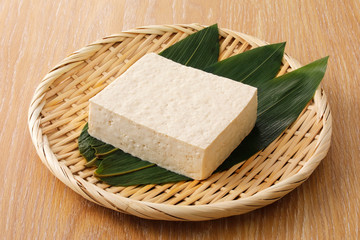 木綿豆腐　Japanese firm tofu on bamboo strainer