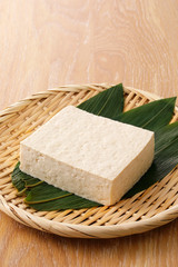 木綿豆腐　Japanese firm tofu on bamboo strainer