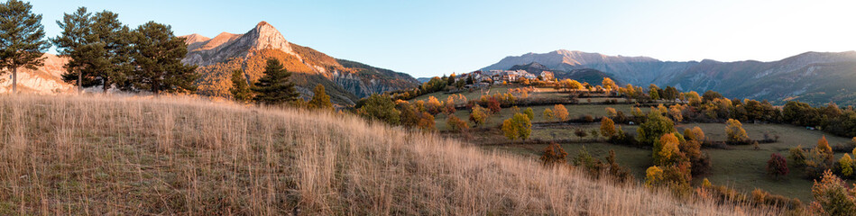 Ch&acirc;teau-neuf d'Entraunes et Collet d'Essen