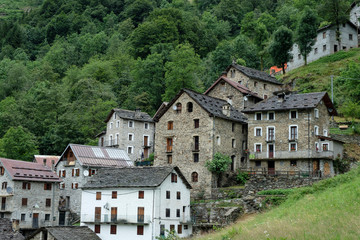 Fototapeta na wymiar Hardly inhabited village in the Italian Piedmont