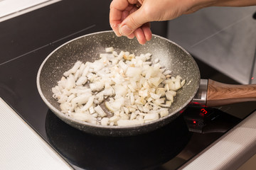 A step-by-step recipe for self-cooking pasta Bolognese. Step 09.