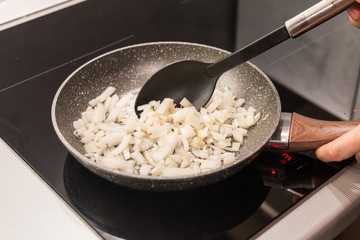 A step-by-step recipe for self-cooking pasta Bolognese. Step 10.