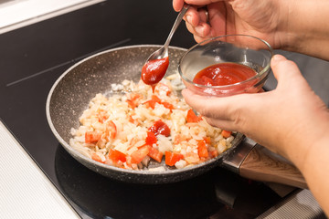 A step-by-step recipe for self-cooking pasta Bolognese. Step 14.
