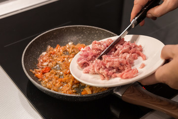 A step-by-step recipe for self-cooking pasta Bolognese. Step 18.
