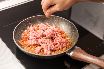 A step-by-step recipe for self-cooking pasta Bolognese. Step 19.