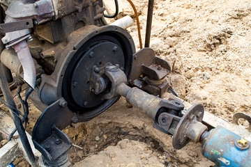 The diesel engine power transmission shaft is connected to the water pump.